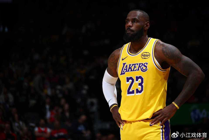 开云体育官网-詹姆斯连续1297场上双纪录终结！仅砍8+6+11 助攻八村垒三分绝杀